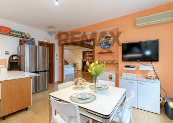 Sala da pranzo - Villa VIA DEI GELSOMINI
 
16A, Pedara - foto 17