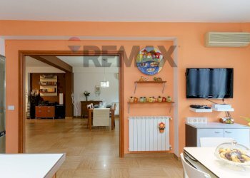 Sala da pranzo - Villa VIA DEI GELSOMINI
 
16A, Pedara - foto 20