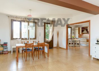 Sala da pranzo - Villa VIA DEI GELSOMINI
 
16A, Pedara - foto 27