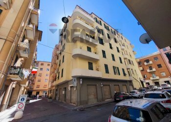 Edificio all\'aperto - Quadrilocale Via Vittorio Emanuele
 
9, Vado Ligure - foto 2