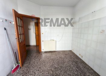 Stanza vuota - Quadrilocale Via Vittorio Emanuele
 
9, Vado Ligure - foto 13