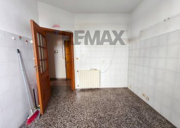 Stanza vuota - Quadrilocale Via Vittorio Emanuele
 
9, Vado Ligure - foto 15