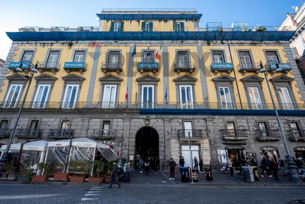 Edificio all\'aperto - Apartment Piazza Trieste E Trento
48, Napoli - photo 2