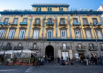Edificio all\'aperto - Apartment Piazza Trieste E Trento
48, Napoli - photo 2