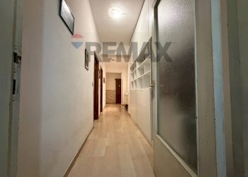 Hall / corridoio - Apartment Via Roma
16, Falconara Marittima - photo 11