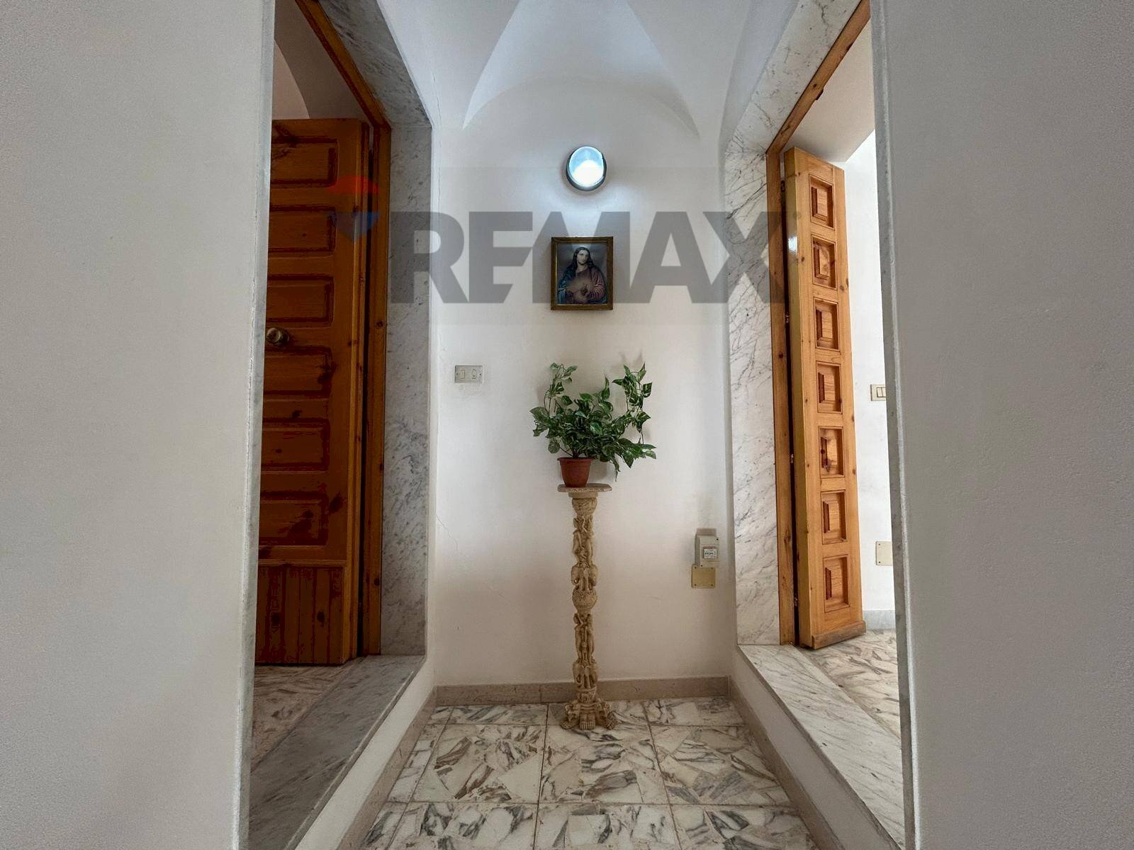 Hall / corridoio - Quadrilocale Via Fratelli Cocle
 
13, Vieste - foto 3