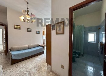 Hall / corridoio - Quadrilocale Via Fratelli Cocle
 
13, Vieste - foto 7