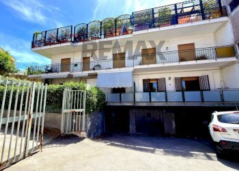 Edificio all\'aperto - Trilocale Via Solfatara
 
60, Pozzuoli - foto 2