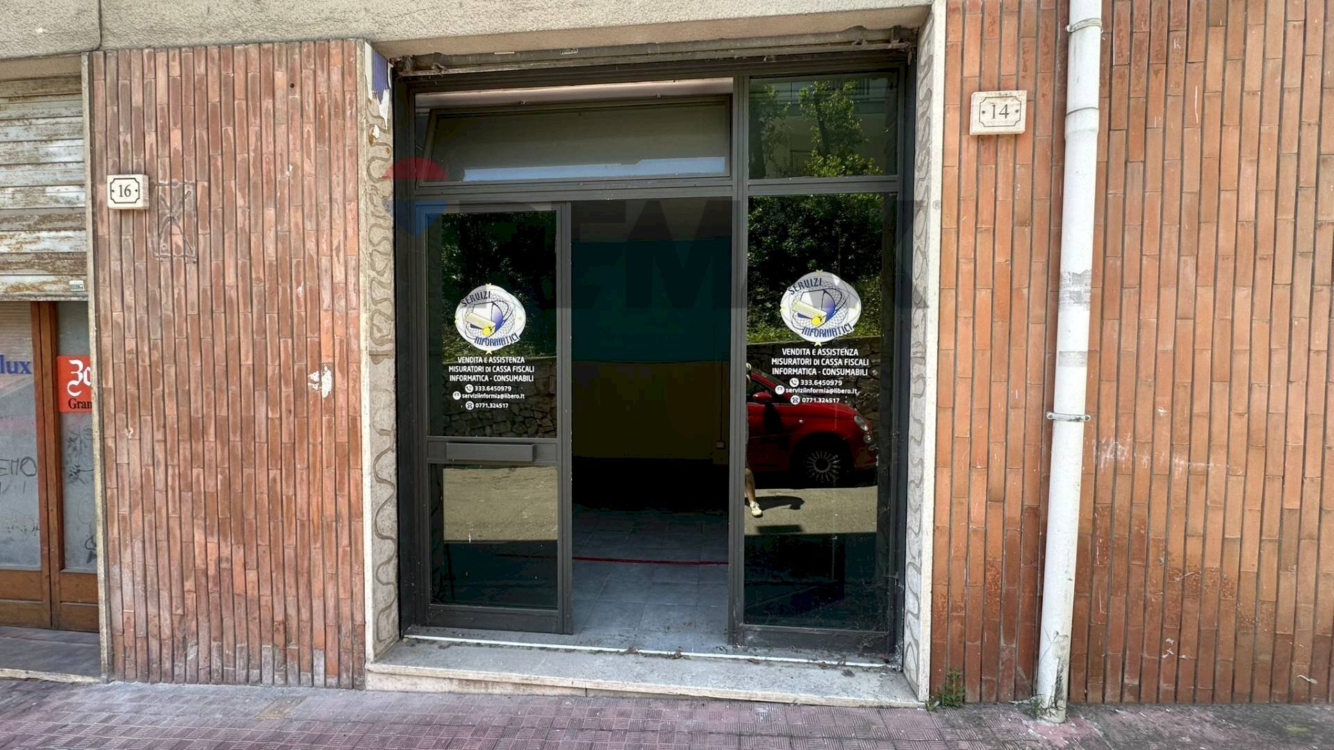 Edificio all\'aperto - Locale Commerciale Via Benedetto Croce
 
snc, Formia - foto 1