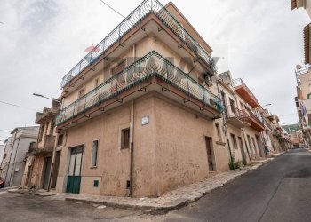 Edificio all\'aperto - Casa indipendente via Fenice
 
1, Comiso - foto 4