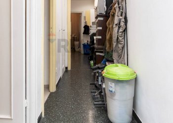 Hall / corridoio - Trilocale VIA MANUZIO
 
19, Genova - foto 24