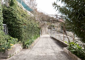 Edificio all\'aperto - Casa semi indipendente Via Delle Rovere
 
26, Avegno - foto 1