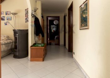 Hall / corridoio - Casa semi indipendente Via Delle Rovere
 
26, Avegno - foto 34