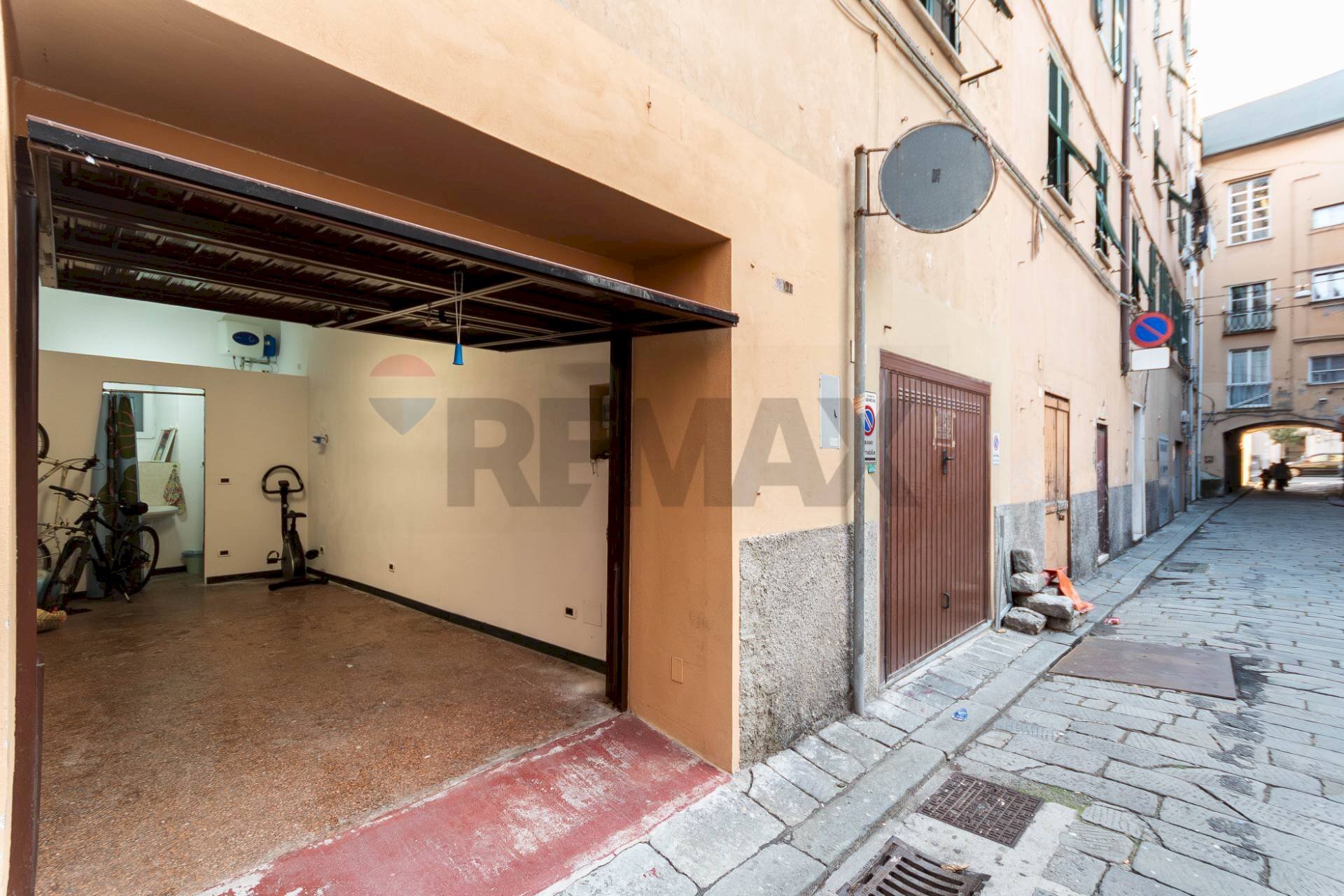 Edificio all\'aperto - Box Vico Angelo Raffetto
 
15R, Genova - photo 1