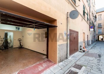 Edificio all\'aperto - Box Vico Angelo Raffetto
 
15R, Genova - photo 1