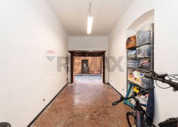 Hall / corridoio - Box Vico Angelo Raffetto
 
15R, Genova - photo 5