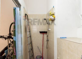 Bagno - Box Vico Angelo Raffetto
 
15R, Genova - photo 8