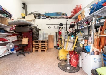 Dispensa di stoccaggio - Laboratorio Via Paolo Revelli Beaumont
 
8, Genova - foto 1