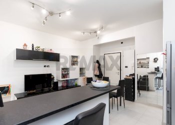 Sala da pranzo - Bilocale Piazza Silvio Arrivabene
 
8B, Genova - foto 5