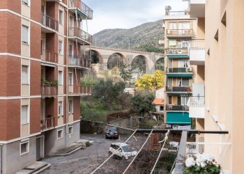 Edificio all\'aperto - Bilocale Piazza Silvio Arrivabene
 
8B, Genova - foto 15