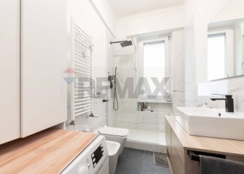Bagno - Bilocale Piazza Silvio Arrivabene
 
8B, Genova - foto 20