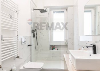 Bagno - Bilocale Piazza Silvio Arrivabene
 
8B, Genova - foto 21