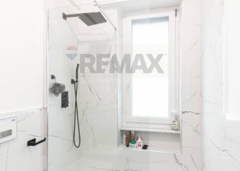 Bagno - Bilocale Piazza Silvio Arrivabene
 
8B, Genova - foto 22