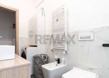 Bagno - Bilocale Piazza Silvio Arrivabene
 
8B, Genova - foto 23
