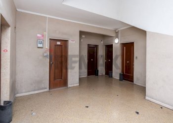 Ricezione / Lobby - Bilocale Piazza Silvio Arrivabene
 
8B, Genova - foto 31