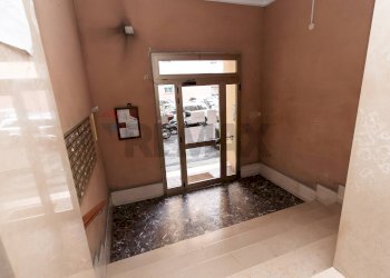 Ricezione / Lobby - Bilocale Piazza Silvio Arrivabene
 
8B, Genova - foto 32