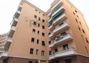 Edificio all\'aperto - Bilocale Piazza Silvio Arrivabene
 
8B, Genova - foto 34