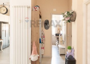 Hall / corridoio - Apartment Via Eugenio Divano
3, Serra Riccò - photo 9