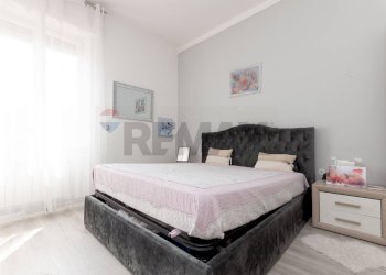 Camera / camera da letto - Apartment Via Eugenio Divano
3, Serra Riccò - photo 17