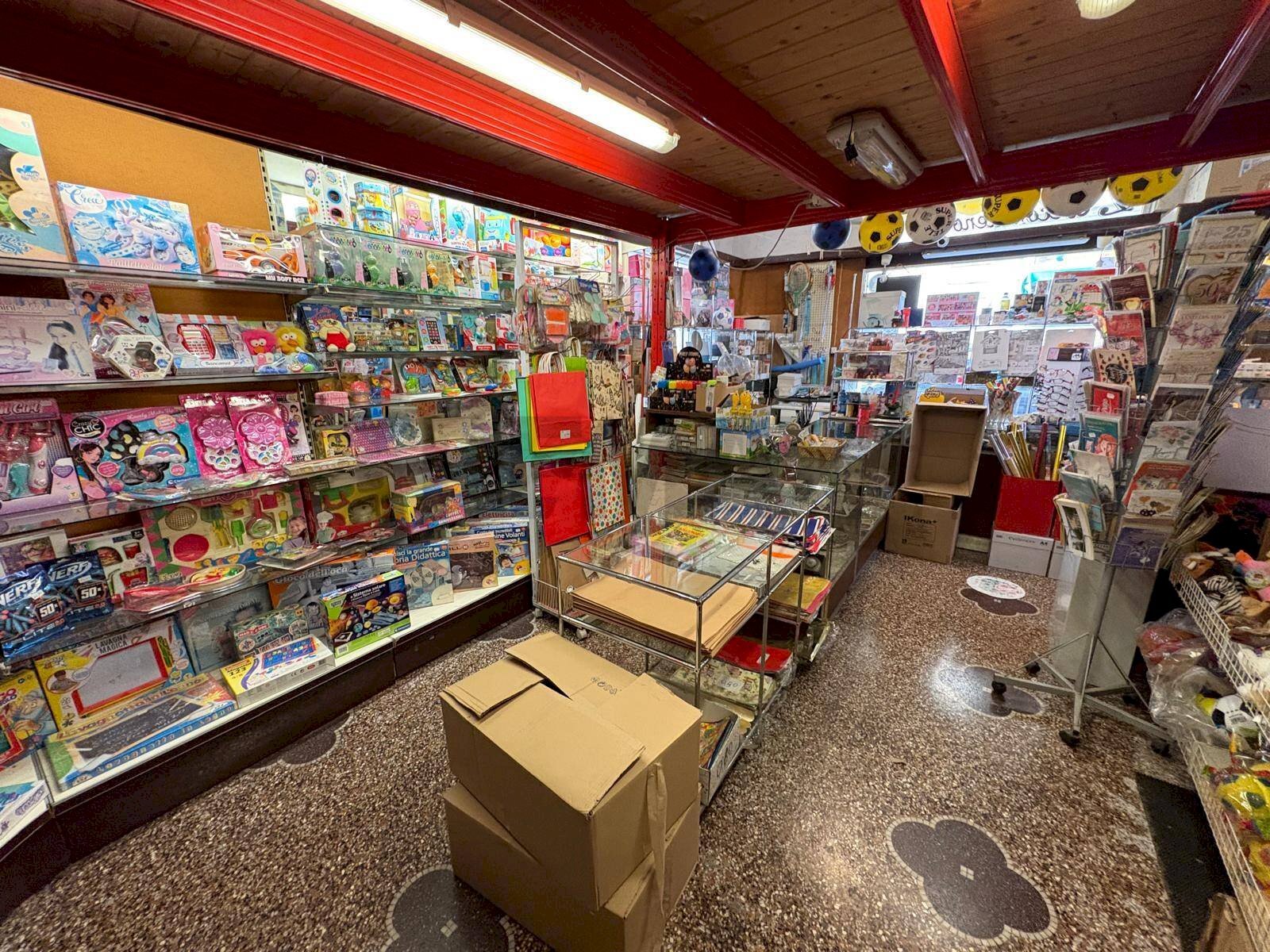 Dispensa di stoccaggio - Negozio Via Del Lagaccio
66r, Genova - foto 3