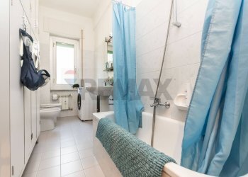 Bagno - Quadrilocale Via Gian Battista Gaulli
 
10, Genova - foto 12