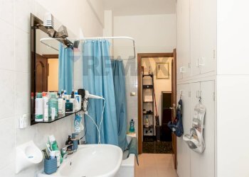 Bagno - Quadrilocale Via Gian Battista Gaulli
 
10, Genova - foto 15