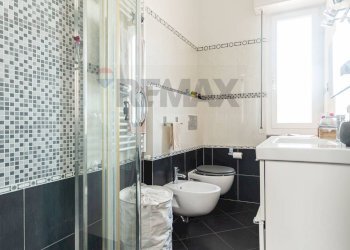 Bagno - Quadrilocale Via Villini Ambrogio Negrone
 
13, Genova - foto 24