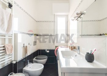 Bagno - Quadrilocale Via Villini Ambrogio Negrone
 
13, Genova - foto 25
