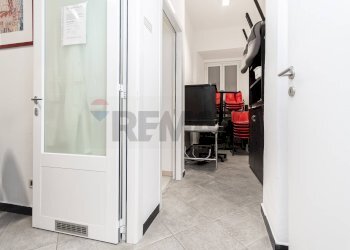 Hall / corridoio - Appartamento Via Giovanni Torti
 
33A, Genova - foto 24