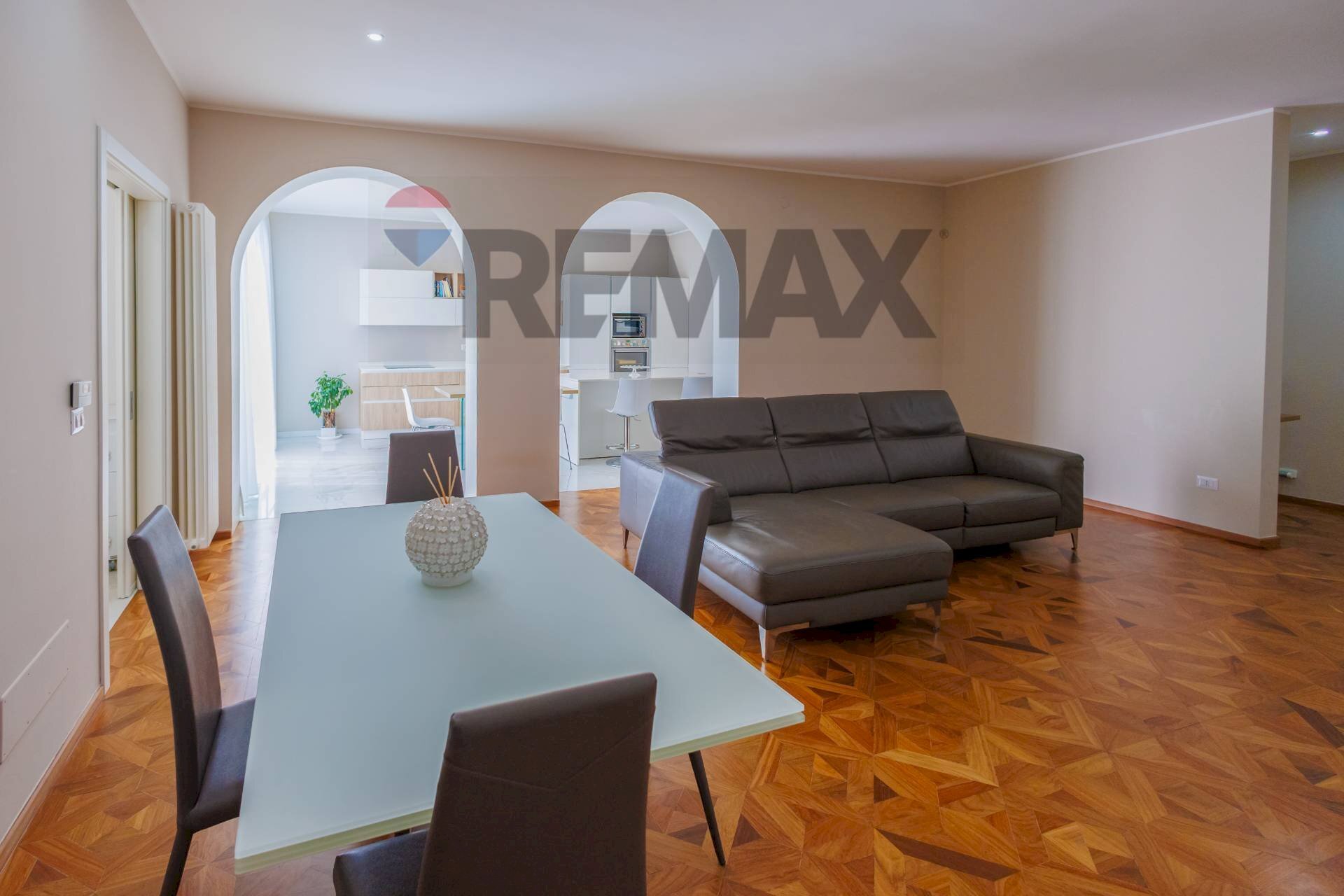 Sala da pranzo - Four-room apartment via Enrico De Nicola
27, Barletta - photo 2