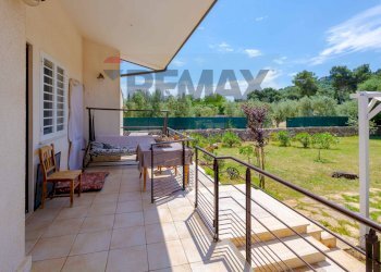Terrazza - Villa Via della Riconciliazione dei Cristiani
 
--, Cassano delle Murge - foto 5