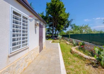Giardino - Villa Via della Riconciliazione dei Cristiani
 
--, Cassano delle Murge - foto 24