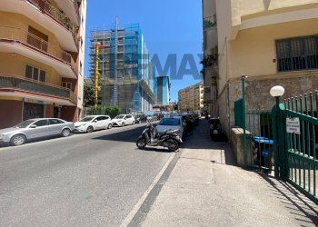 Edificio all\'aperto - Appartamento Via E. A. Mario
 
37, Napoli - foto 1
