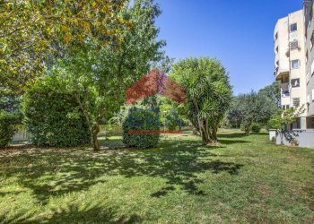 Giardino comune - Four-room apartment Largo Valerio Bacigalupo
32, Roma - photo 3