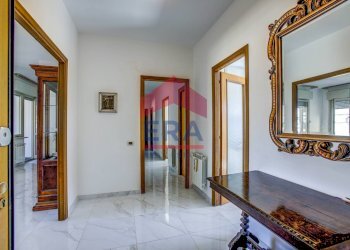 Disimpegno - Four-room apartment Largo Valerio Bacigalupo
32, Roma - photo 5