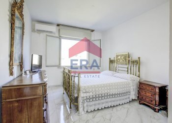 Camera da letto - Four-room apartment Largo Valerio Bacigalupo
32, Roma - photo 16