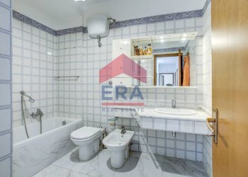 Bagno - Four-room apartment Largo Valerio Bacigalupo
32, Roma - photo 21