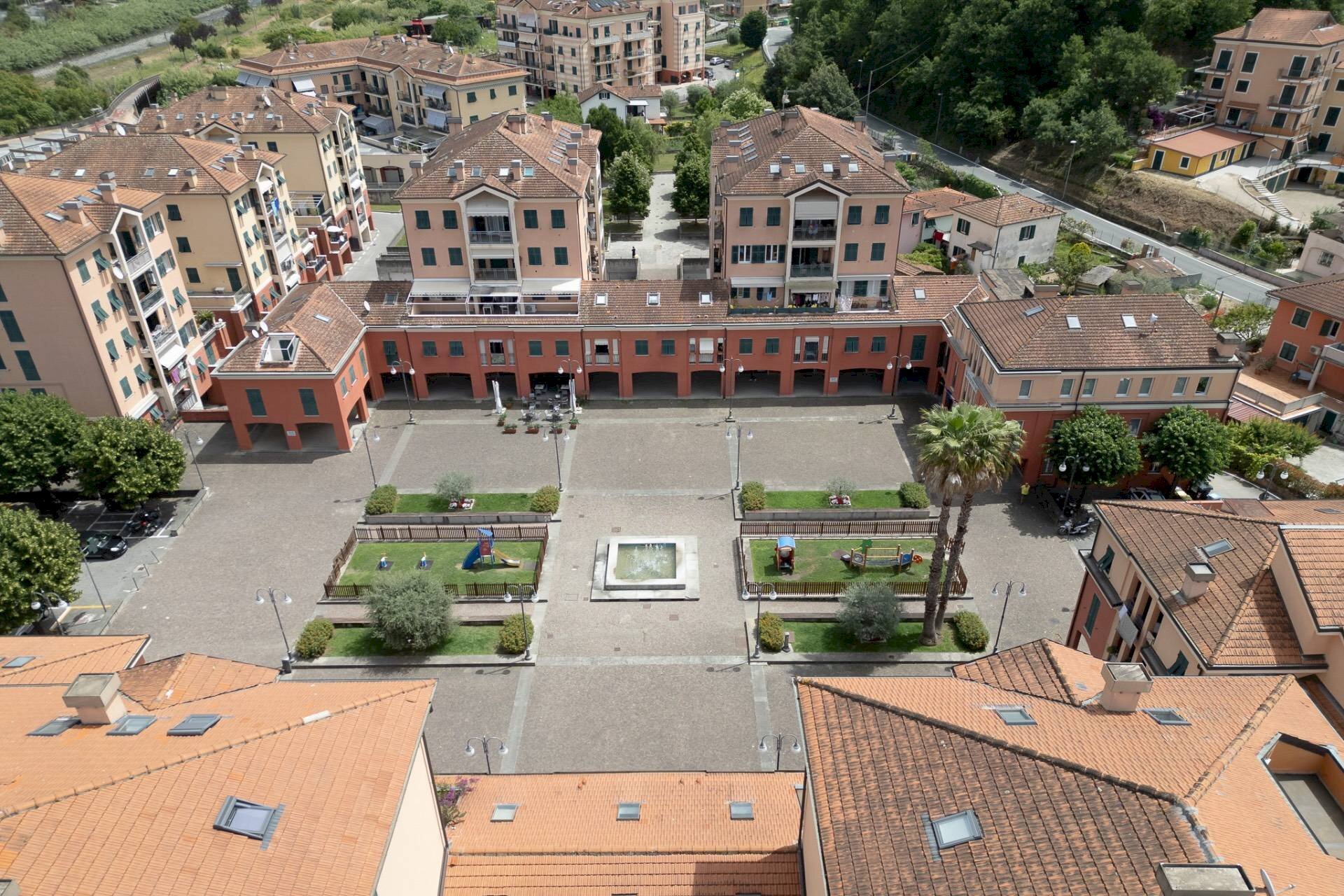 Foto 1 - Quadrilocale Piazza Aldo Moro
 
21, Casarza Ligure - foto 1