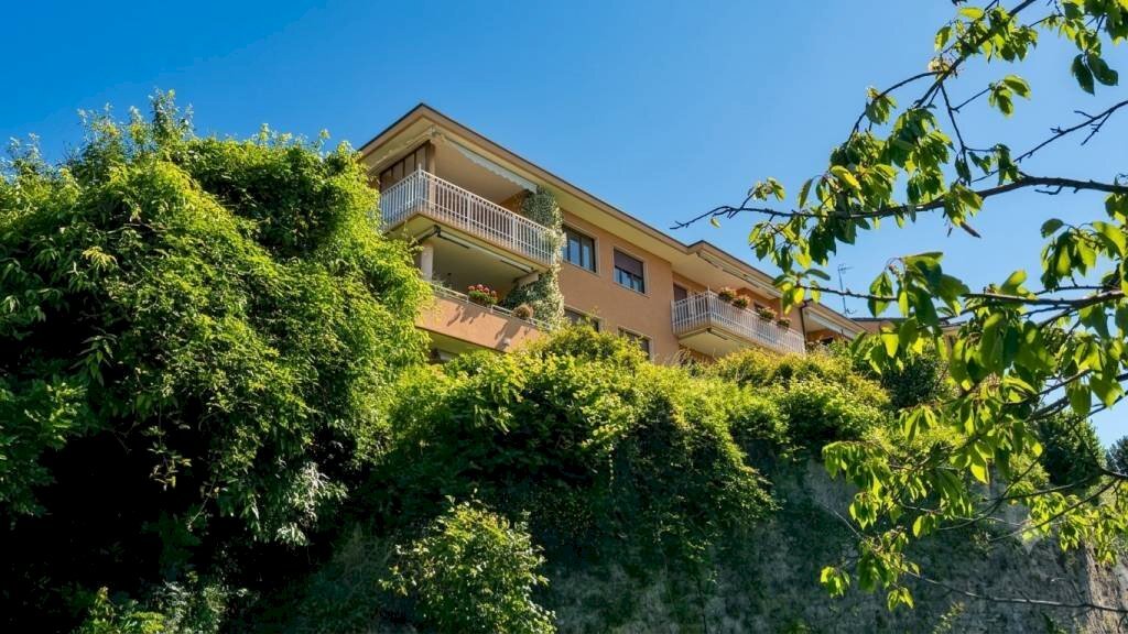 Facciata - Quadrilocale via Enea Sacconaghi, 89, Comerio - foto 1
