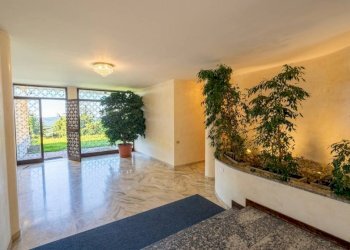 Interno palazzo - Quadrilocale via Enea Sacconaghi, 89, Comerio - foto 2
